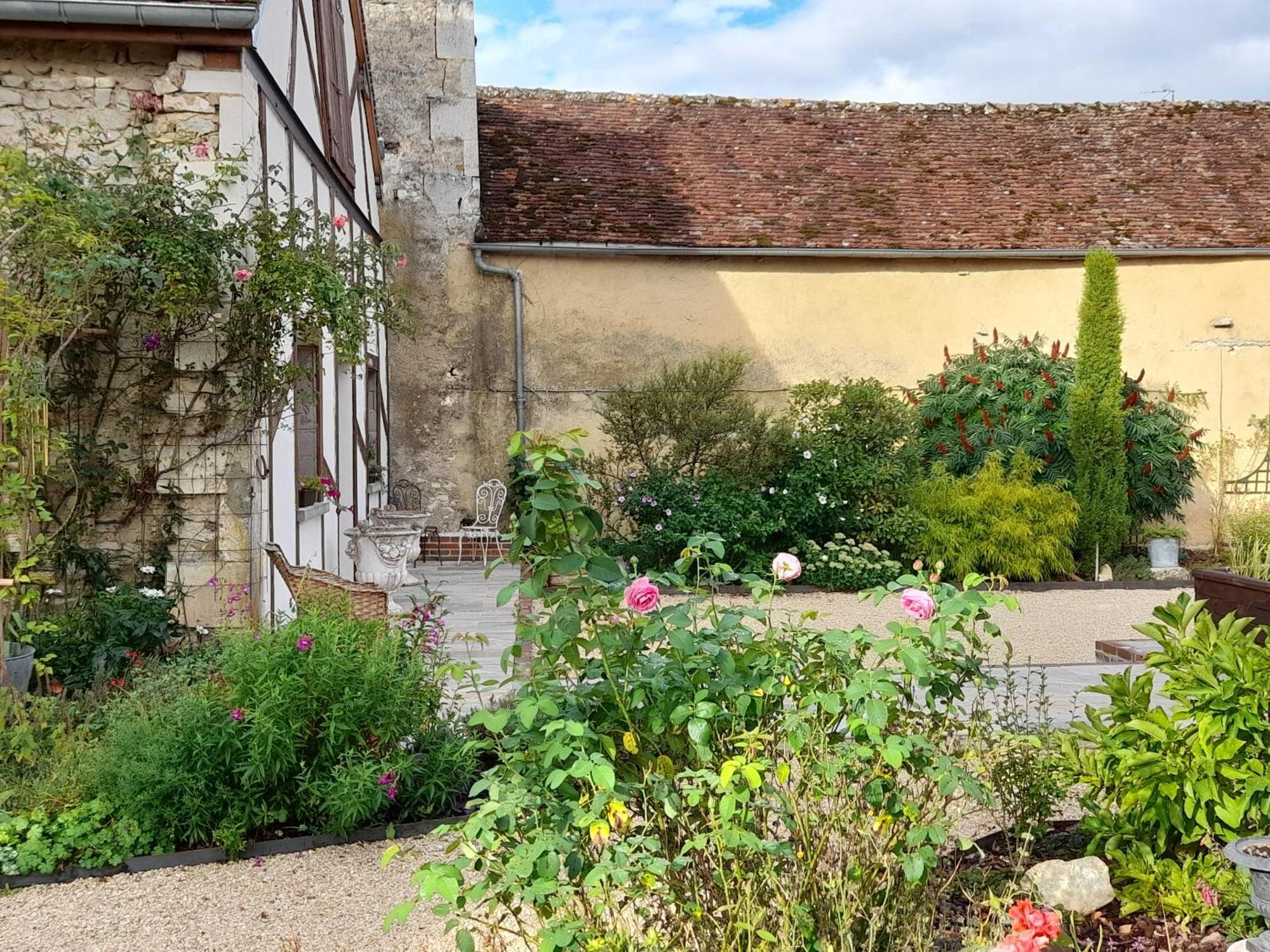 Aux Sources De Ouanne Bed & Breakfast Exterior photo